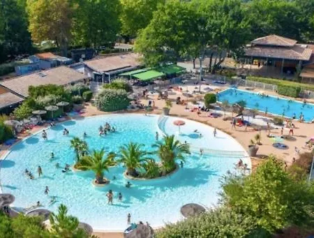 Prázdninový areál 4 Pers Avec Clim Sur Le Bassin D'arcachon Dans 4* Avec Piscine